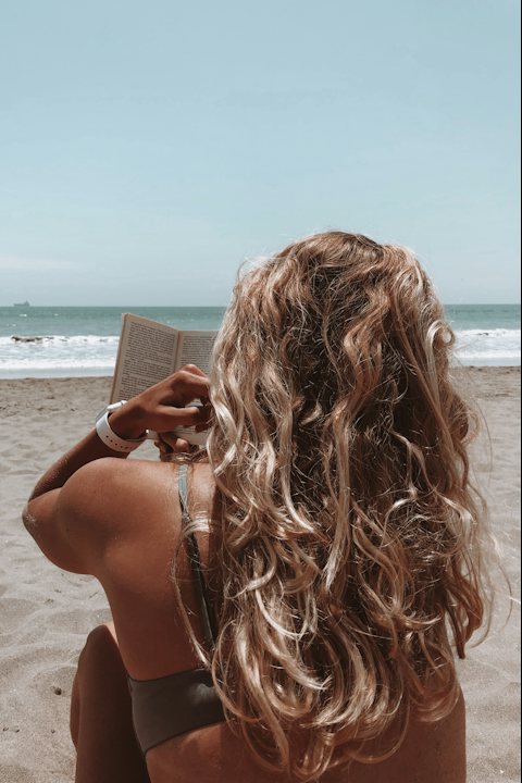 Soft beach waves hairstyle by the ocean